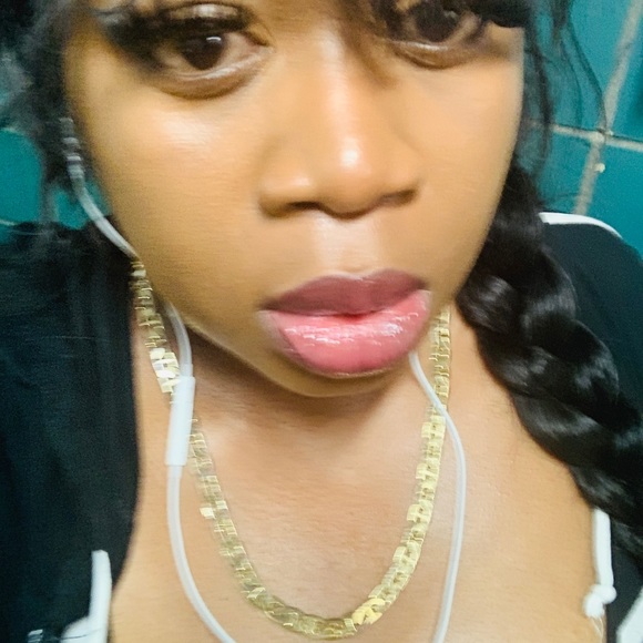 Meet your Posher, Yvette - Picture 3 of 4